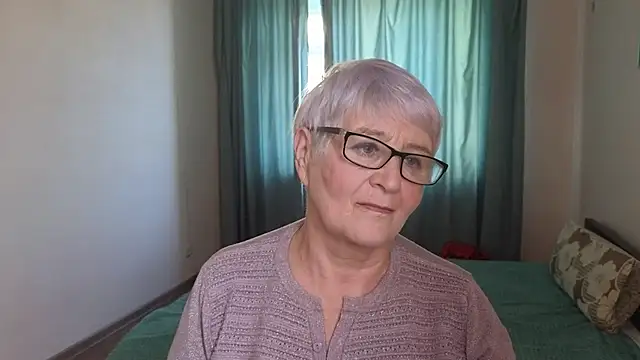 Snapshot of Sandra_Snowflake chatting on 10/08/25, 11:52 Sandra Snowflake online show from 10/08/25, 11:52