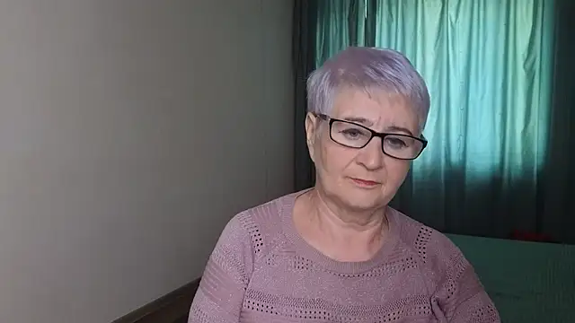 Snapshot of Sandra_Snowflake chatting on 10/14/25, 11:11 Sandra Snowflake online show from 10/14/25, 11:11