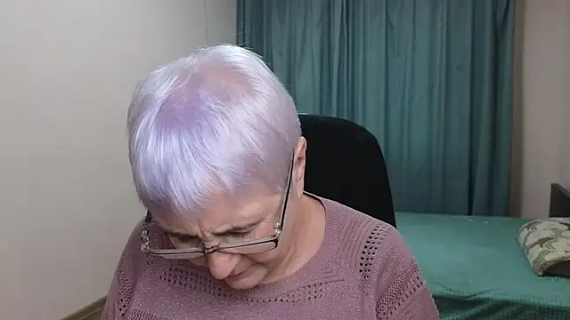 Snapshot of Sandra_Snowflake chatting on 10/20/25, 11:54 Sandra Snowflake online show from 10/20/25, 11:54