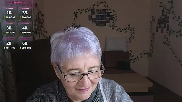 Sandra Snowflake online show from 10/26/25, 02:12