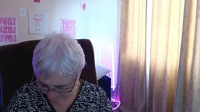 Snapshot of Sandra_Snowflake chatting on 06/10/26, 12:26 Sandra Snowflake online show from 06/10/26, 12:26