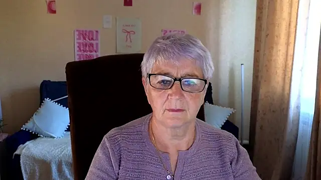 Snapshot of Sandra_Snowflake chatting on 06/18/26, 04:02 Sandra Snowflake online show from 06/18/26, 04:02