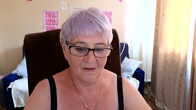 Snapshot of Sandra_Snowflake chatting on 06/18/26, 09:14 Sandra Snowflake online show from 06/18/26, 09:14