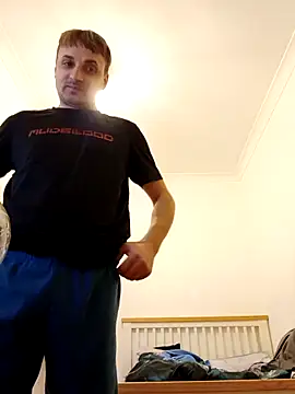 Snapshot of Eusuntnoulgigolo chatting on 02/18/26, 06:37 Eusuntnoulgigolo online show from 02/18/26, 06:37