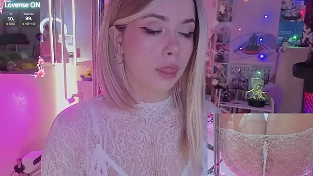 Snapshot of Sparkle_Mona chatting on 12/02/25, 01:33 Sparkle Mona online show from 12/02/25, 01:33