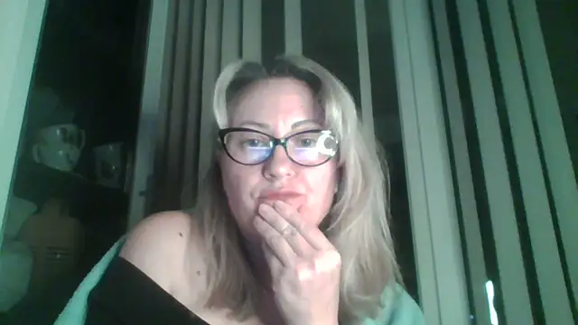 Snapshot of Mary888x chatting on 02/21/25, 09:32 Mary888x online show from 02/21/25, 09:32