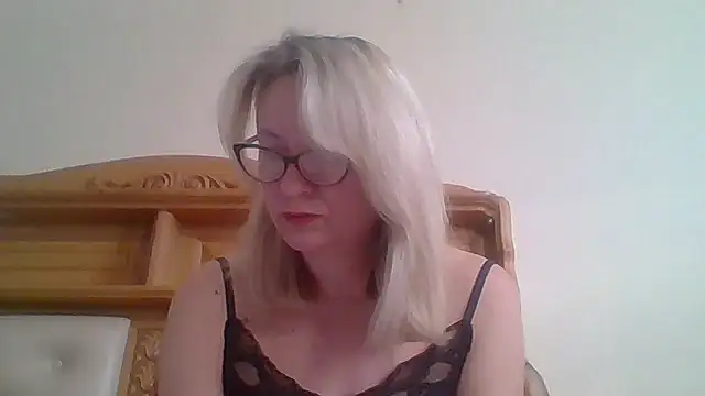 Snapshot of Mary888x chatting on 02/26/25, 06:58 Mary888x online show from 02/26/25, 06:58