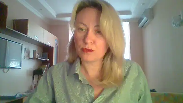 Snapshot of Mary888x chatting on 03/04/25, 03:04 Mary888x online show from 03/04/25, 03:04