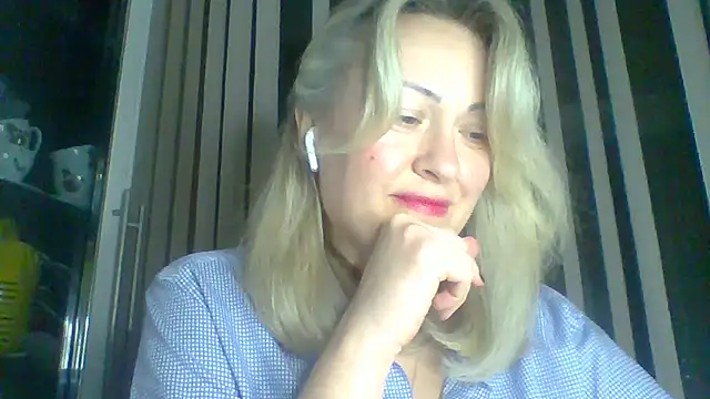 Snapshot of Mary888x chatting on 03/06/25, 05:22 Mary888x online show from 03/06/25, 05:22