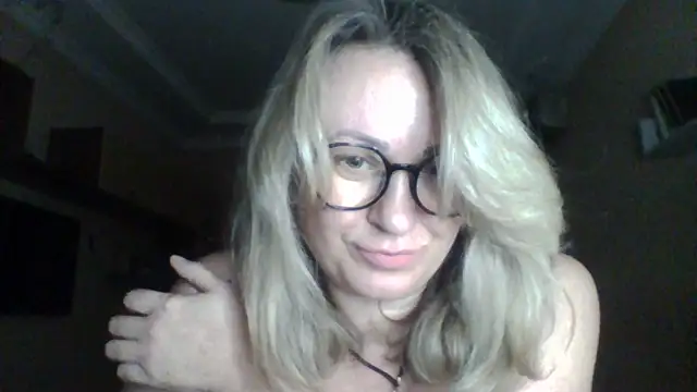 Snapshot of Mary888x chatting on 12/21/25, 07:54 Mary888x online show from 12/21/25, 07:54