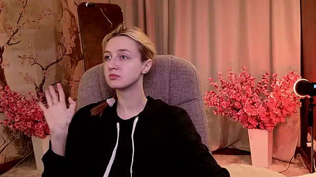 aishiro online show from 11/24/25, 05:51