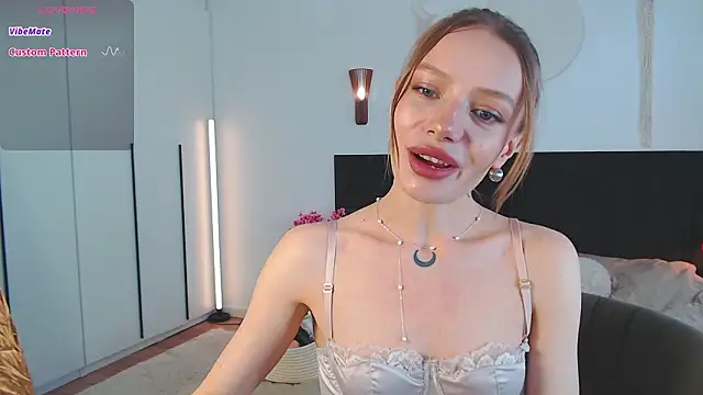 LunaticaBae online show from 03/14/26, 04:18