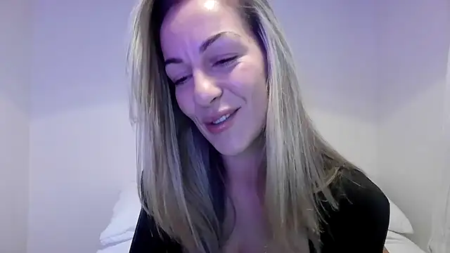 Snapshot of Edenfox- chatting on 11/06/25, 11:00 Edenfox- online show from 11/06/25, 11:00