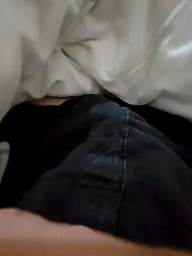 Snapshot of skiciyunis chatting on 11/16/25, 09:31 skiciyunis online show from 11/16/25, 09:31