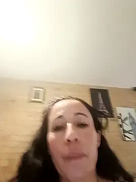 Snapshot of Coeur_de_luxure chatting on 02/23/25, 07:49 Coeur de luxure online show from 02/23/25, 07:49