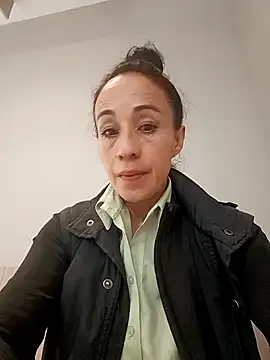 Snapshot of Coeur_de_luxure chatting on 02/24/25, 12:59 Coeur de luxure online show from 02/24/25, 12:59