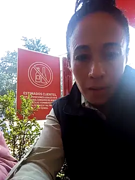 Snapshot of Coeur_de_luxure chatting on 03/15/25, 02:01 Coeur de luxure online show from 03/15/25, 02:01