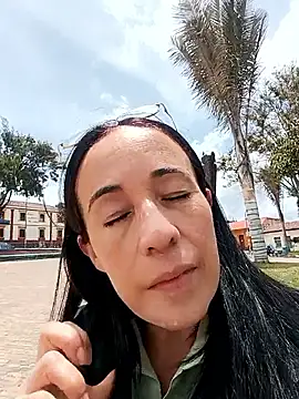 Snapshot of Coeur_de_luxure chatting on 09/12/25, 04:51 Coeur de luxure online show from 09/12/25, 04:51