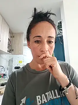 Snapshot of Coeur_de_luxure chatting on 09/16/25, 07:15 Coeur de luxure online show from 09/16/25, 07:15