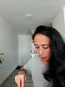 Snapshot of Coeur_de_luxure chatting on 09/18/25, 06:21 Coeur de luxure online show from 09/18/25, 06:21