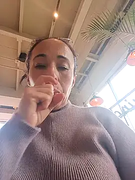 Snapshot of Coeur_de_luxure chatting on 09/23/25, 02:53 Coeur de luxure online show from 09/23/25, 02:53