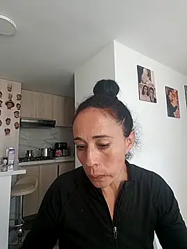 Snapshot of Coeur_de_luxure chatting on 09/25/25, 07:28 Coeur de luxure online show from 09/25/25, 07:28