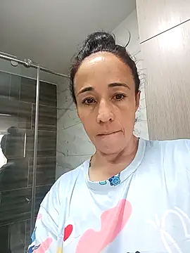 Snapshot of Coeur_de_luxure chatting on 09/30/25, 02:22 Coeur de luxure online show from 09/30/25, 02:22