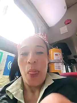 Snapshot of Coeur_de_luxure chatting on 10/02/25, 07:54 Coeur de luxure online show from 10/02/25, 07:54