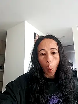 Snapshot of Coeur_de_luxure chatting on 10/05/25, 02:37 Coeur de luxure online show from 10/05/25, 02:37