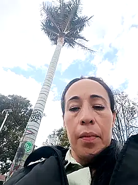 Snapshot of Coeur_de_luxure chatting on 10/09/25, 02:15 Coeur de luxure online show from 10/09/25, 02:15