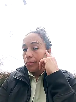 Snapshot of Coeur_de_luxure chatting on 10/17/25, 03:47 Coeur de luxure online show from 10/17/25, 03:47