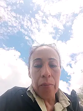 Snapshot of Coeur_de_luxure chatting on 10/21/25, 05:02 Coeur de luxure online show from 10/21/25, 05:02