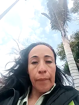 Snapshot of Coeur_de_luxure chatting on 10/22/25, 02:50 Coeur de luxure online show from 10/22/25, 02:50