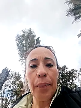 Snapshot of Coeur_de_luxure chatting on 10/25/25, 02:35 Coeur de luxure online show from 10/25/25, 02:35