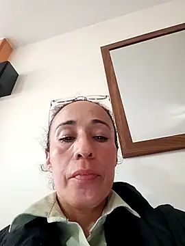 Snapshot of Coeur_de_luxure chatting on 10/31/25, 07:04 Coeur de luxure online show from 10/31/25, 07:04