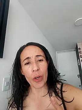 Snapshot of Coeur_de_luxure chatting on 11/02/25, 02:52 Coeur de luxure online show from 11/02/25, 02:52