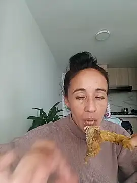 Snapshot of Coeur_de_luxure chatting on 11/04/25, 06:18 Coeur de luxure online show from 11/04/25, 06:18