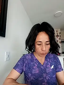 Snapshot of Coeur_de_luxure chatting on 11/05/25, 07:03 Coeur de luxure online show from 11/05/25, 07:03