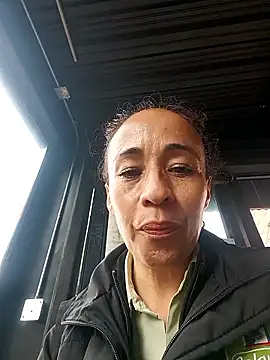 Snapshot of Coeur_de_luxure chatting on 11/15/25, 04:14 Coeur de luxure online show from 11/15/25, 04:14