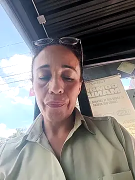 Snapshot of Coeur_de_luxure chatting on 11/18/25, 06:23 Coeur de luxure online show from 11/18/25, 06:23