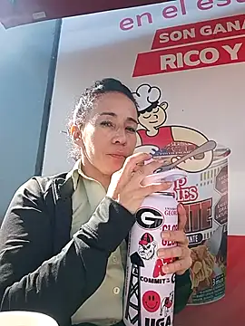 Snapshot of Coeur_de_luxure chatting on 11/27/25, 02:19 Coeur de luxure online show from 11/27/25, 02:19