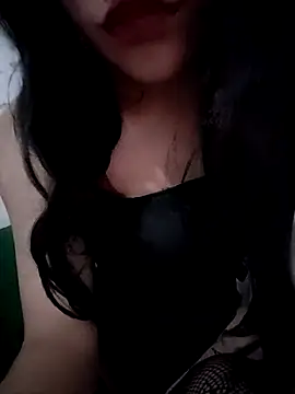 Snapshot of ElaRuil69 chatting on 09/25/25, 03:54 ElaRuil69 online show from 09/25/25, 03:54