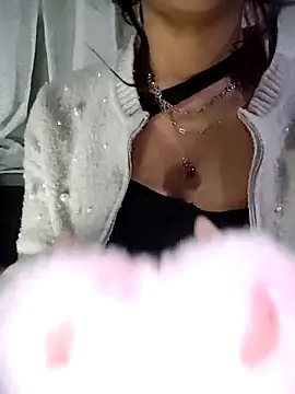 Snapshot of ElaRuil69 chatting on 11/14/25, 03:49 ElaRuil69 online show from 11/14/25, 03:49