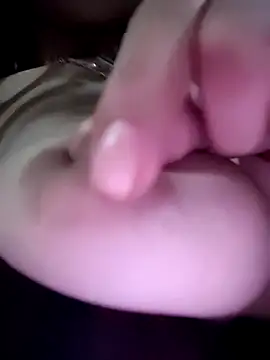 Snapshot of ElaRuil69 chatting on 11/30/25, 03:32 ElaRuil69 online show from 11/30/25, 03:32