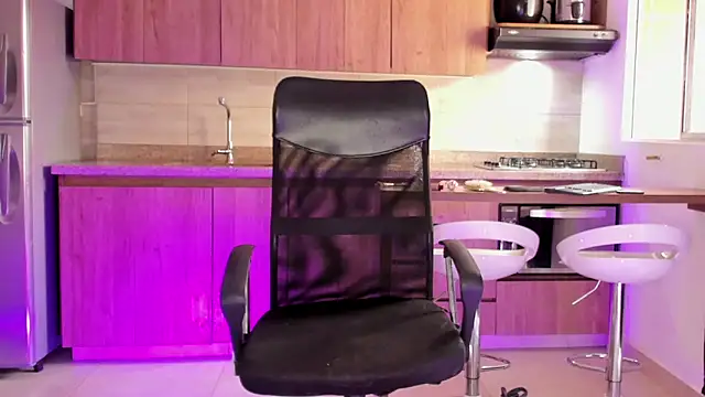 Snapshot of valeria__lewiis chatting on 02/23/25, 02:57 valeria lewiis online show from 02/23/25, 02:57