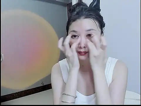 Snapshot of A_dabo chatting on 10/11/25, 05:22 A dabo online show from 10/11/25, 05:22