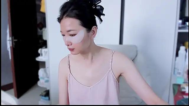 Snapshot of A_dabo chatting on 11/13/25, 06:23 A dabo online show from 11/13/25, 06:23