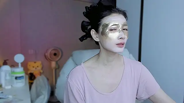 Snapshot of A_dabo chatting on 11/30/25, 02:10 A dabo online show from 11/30/25, 02:10