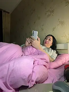 Naughtbaby 2025 online show from 04/16/26, 12:00