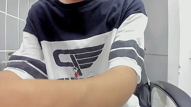 Snapshot of Johann_sex chatting on 09/15/25, 04:18 Johann sex online show from 09/15/25, 04:18